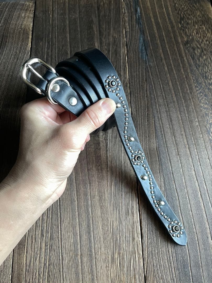 スタッズナローロングベルト　シルバーフラワー　オイルドレザー　HTC CALEE