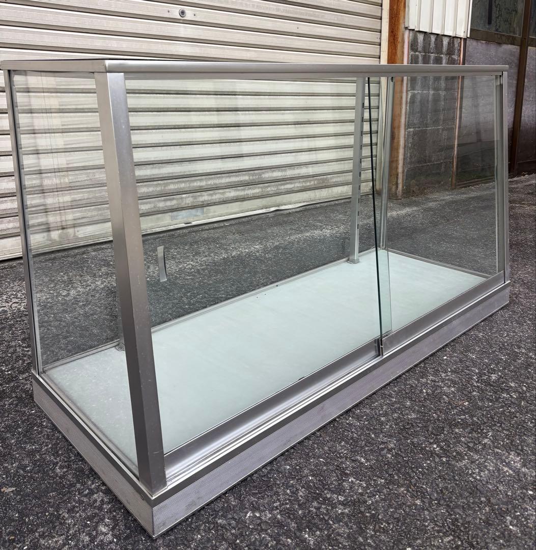 【希少・台形】昭和レトロなショーケース中型・棚板2枚あります。