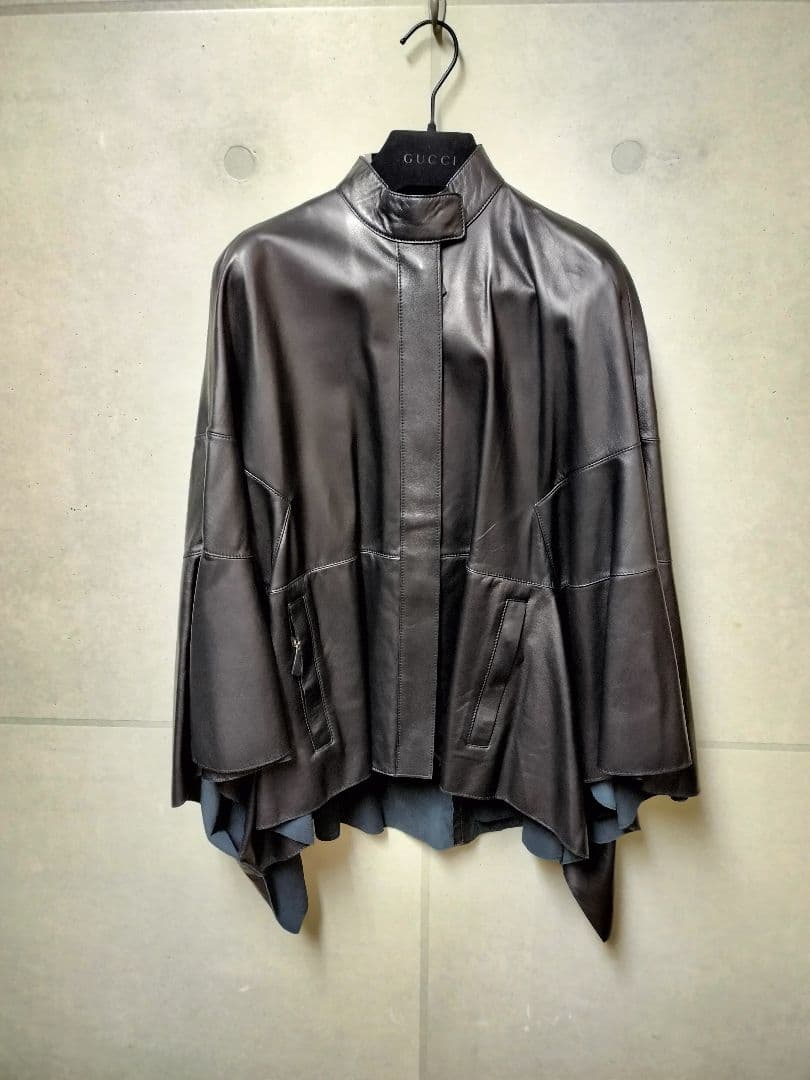 ヴァレンチノ VALENTINO レザーポンチョ・ケープ ブラック