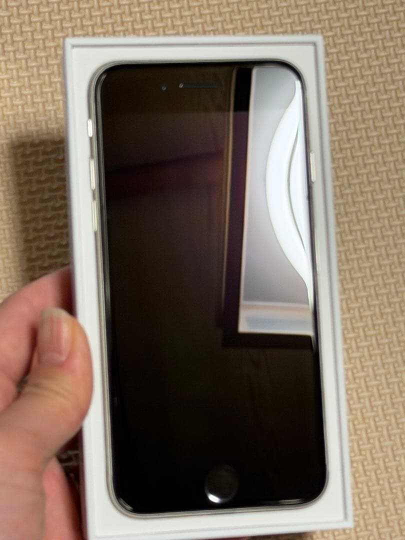 Apple iPhone SE (第3世代) ホワイト　超美品