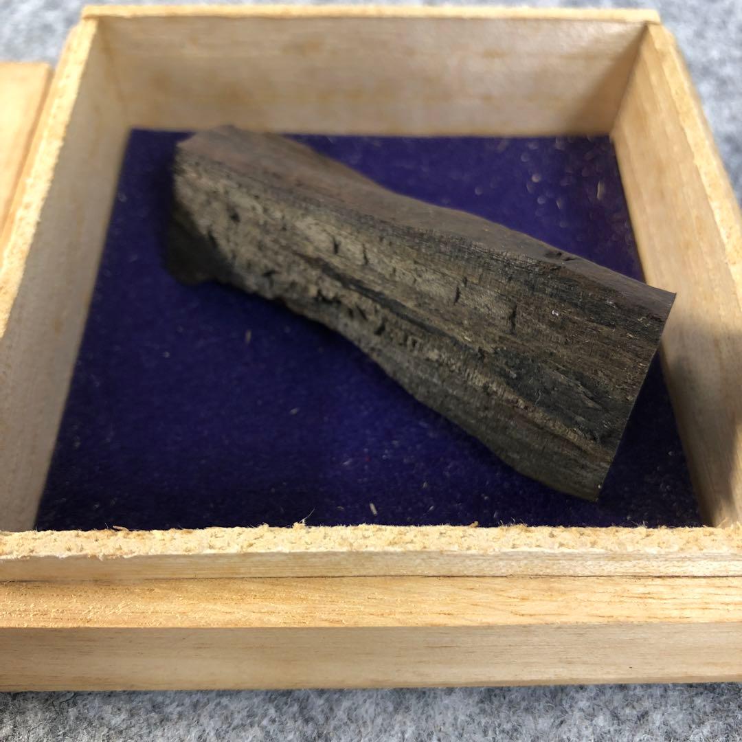 2412−29 高級香木 伽羅 28g 認定印木箱