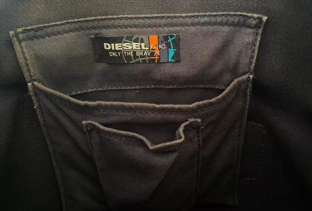 DIESEL大容量トートバッグ・本革ｘデニム・撥水ダメージ加工×不対称デザイン