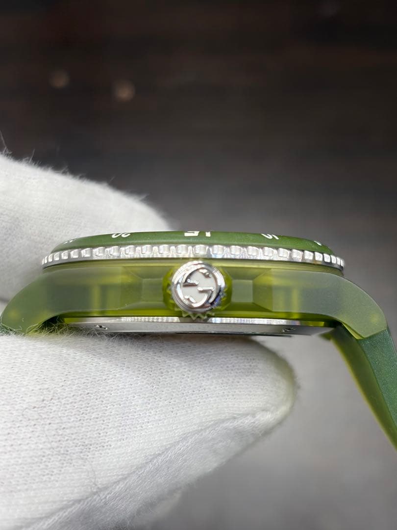 GUCCI 自動巻き腕時計 YA136345