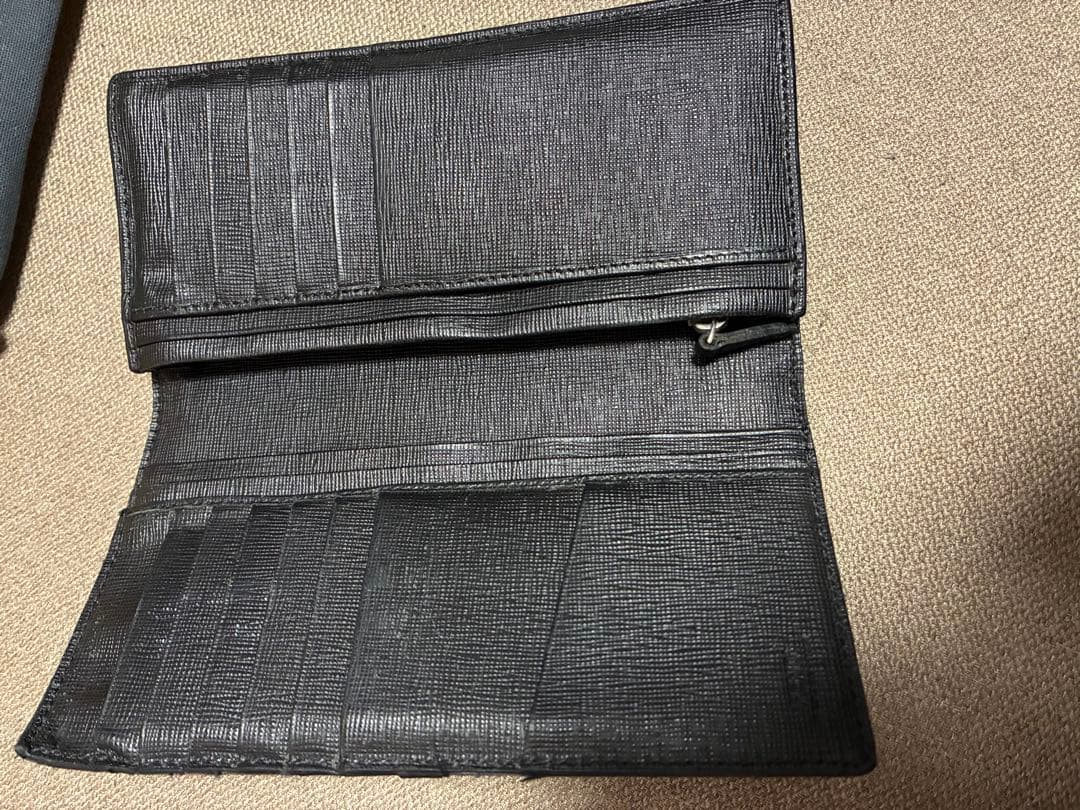 フェンディ（FENDI）　長財布　海外限定柄　青、黒マルチカラー