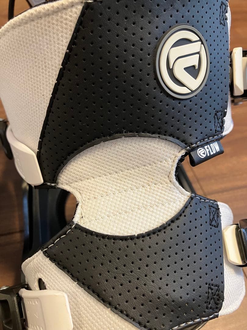 m*o様 FLOW スノーボード ビンディング ホワイト/ブラック　FIVE L