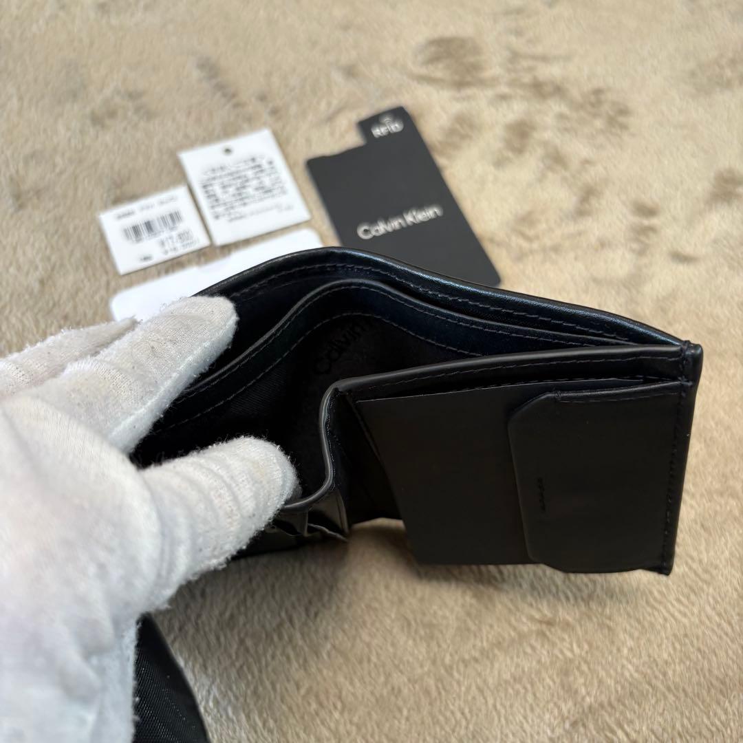 【新品】  ロゴプレート 二つ折り財布 ブラック