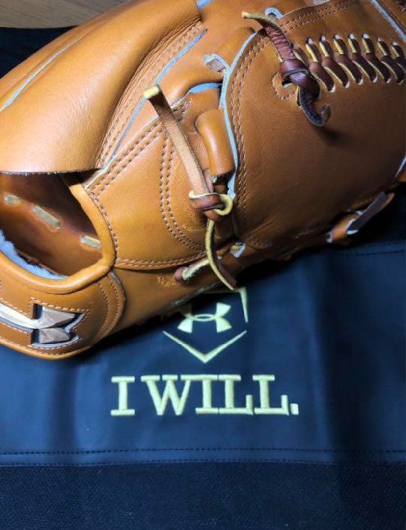 アンダーアーマー　硬式　グローブ　投手用　収納袋付き！