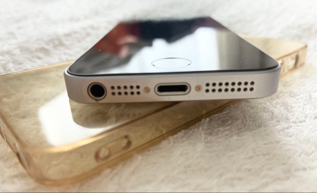 iPhone SE（初代） MP822J/A 32GBスペースグレー+保護ケース