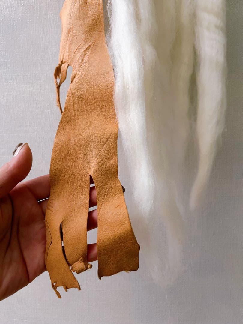 SDGs鹿の角と革のマクラメタペストリー