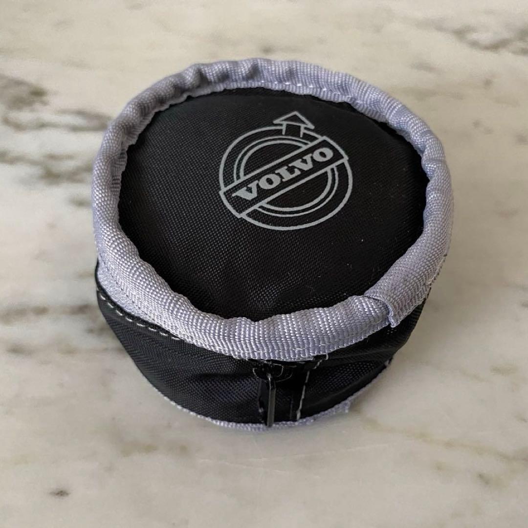｛VOLVO｝　ブラック水筒カバー ＆ シルバーミニチュアカー　2点セット