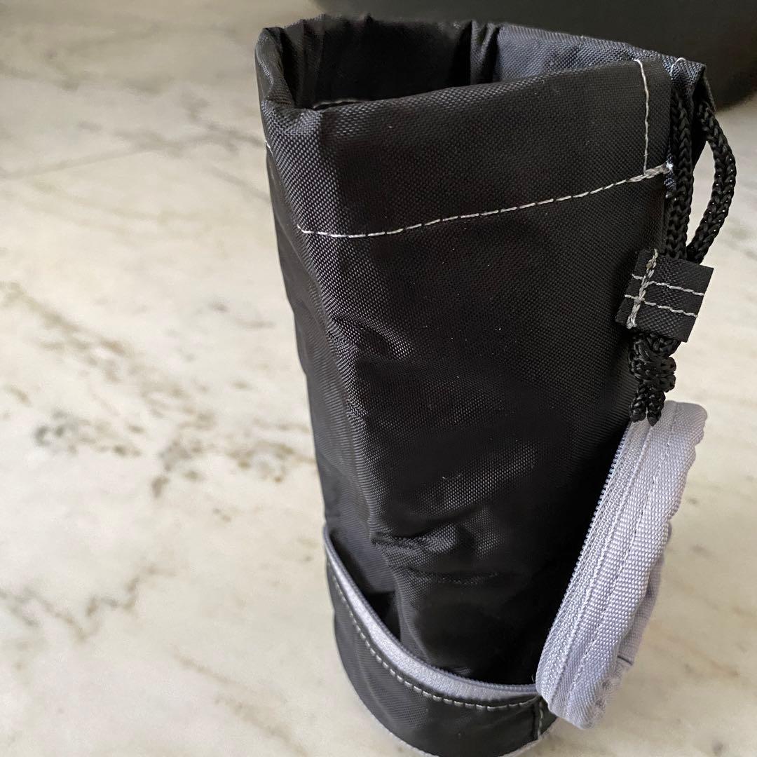 ｛VOLVO｝　ブラック水筒カバー ＆ シルバーミニチュアカー　2点セット