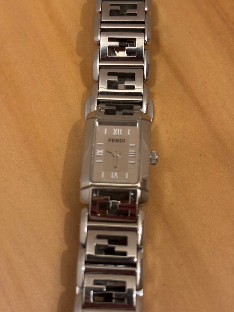 FENDI シルバー アナログ腕時計