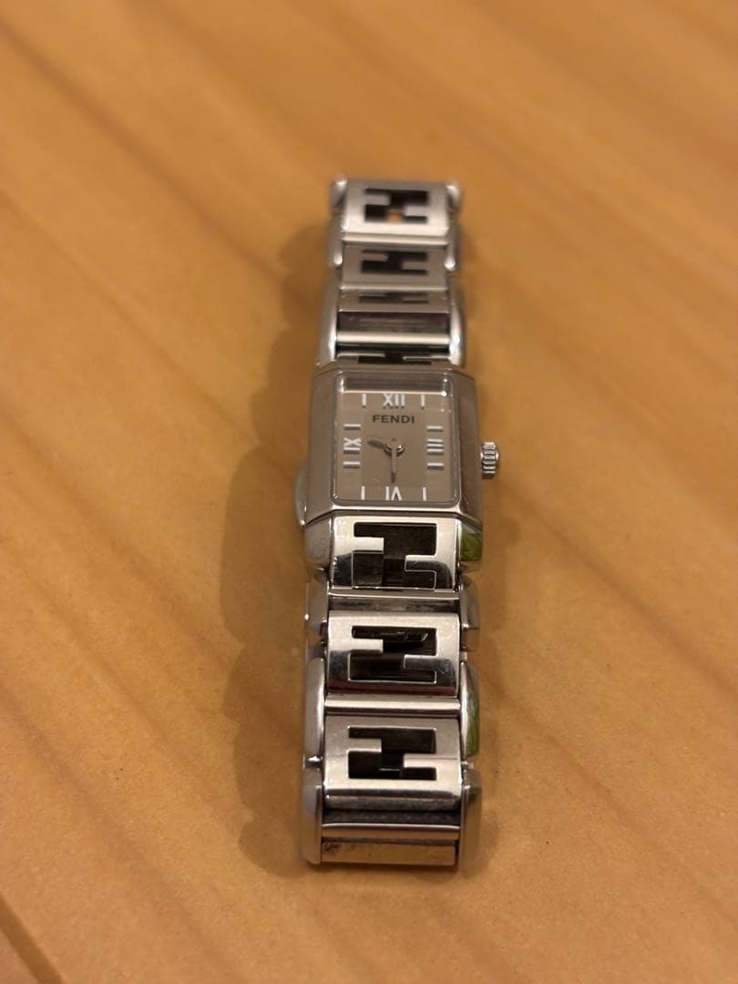 FENDI シルバー アナログ腕時計