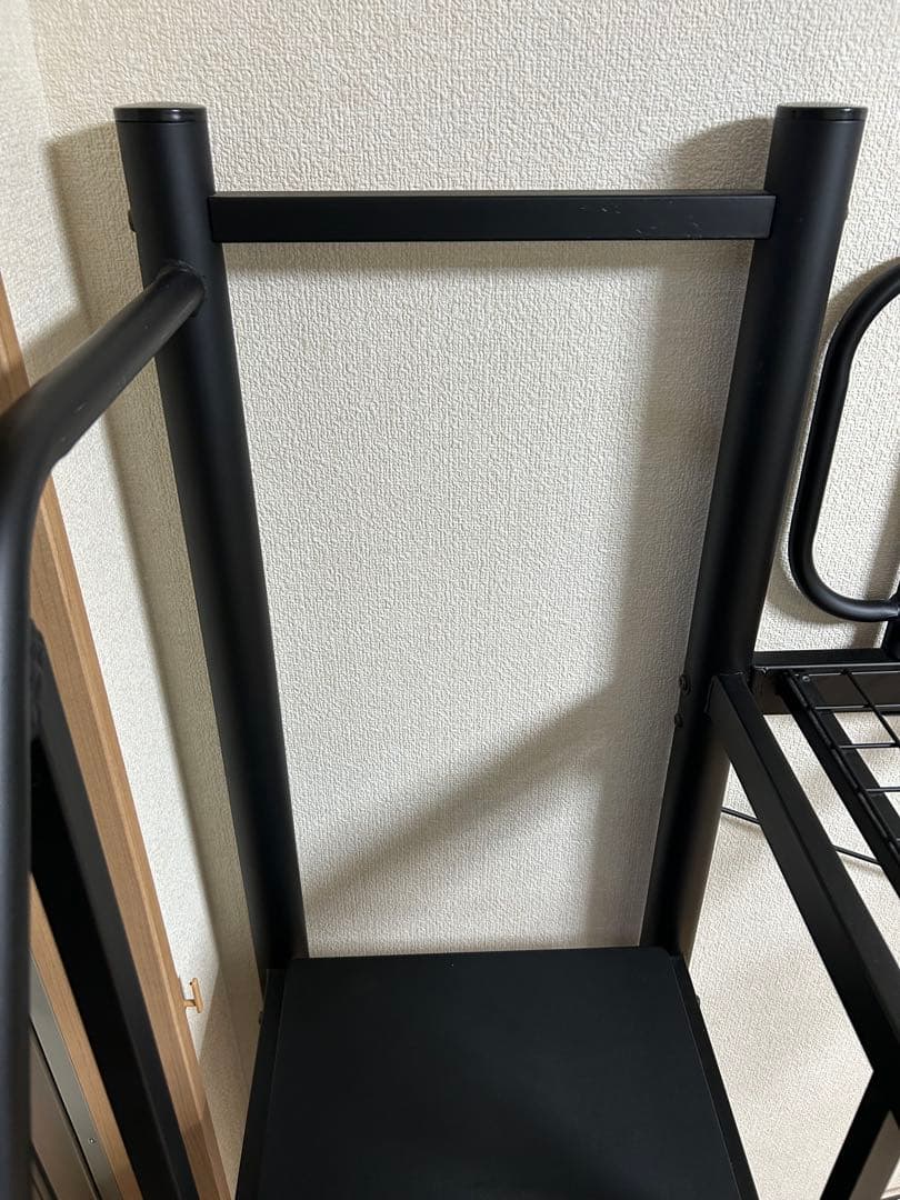 【おさる】黒のスチール製ロフトベッド／デスク下収納・はしご階段付き