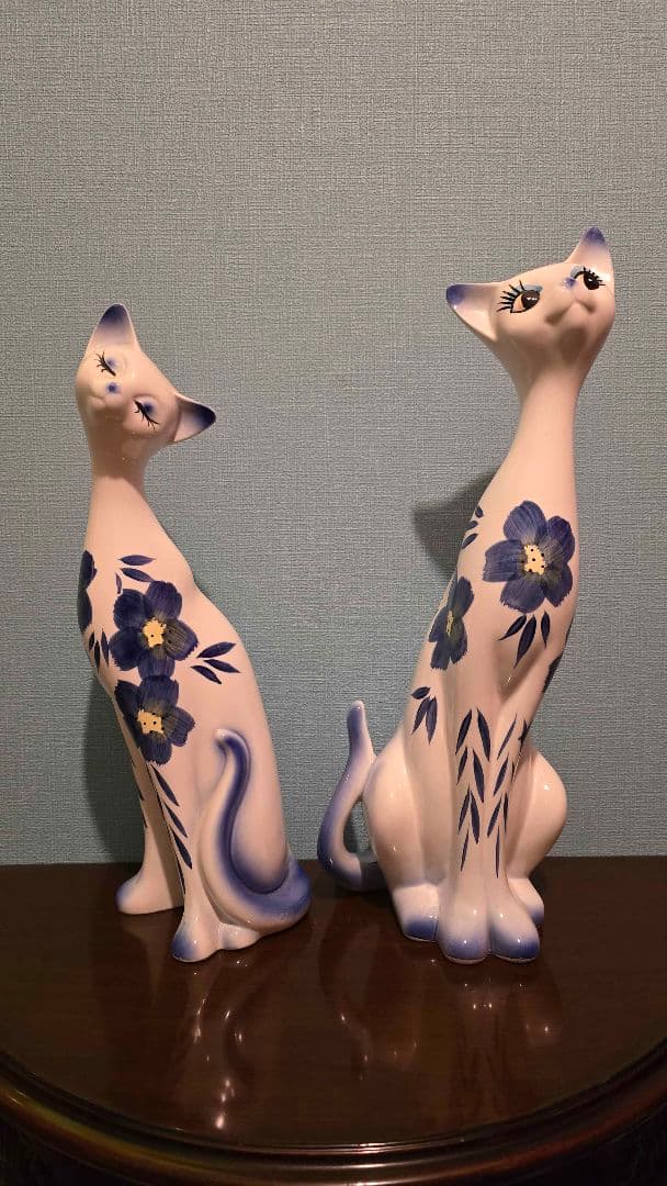 ネコの陶器の置物 青 花 2体セット
