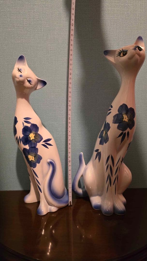 ネコの陶器の置物 青 花 2体セット