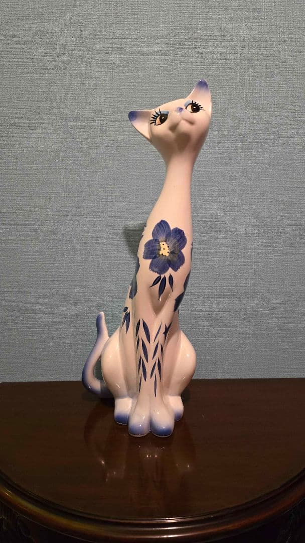 ネコの陶器の置物 青 花 2体セット