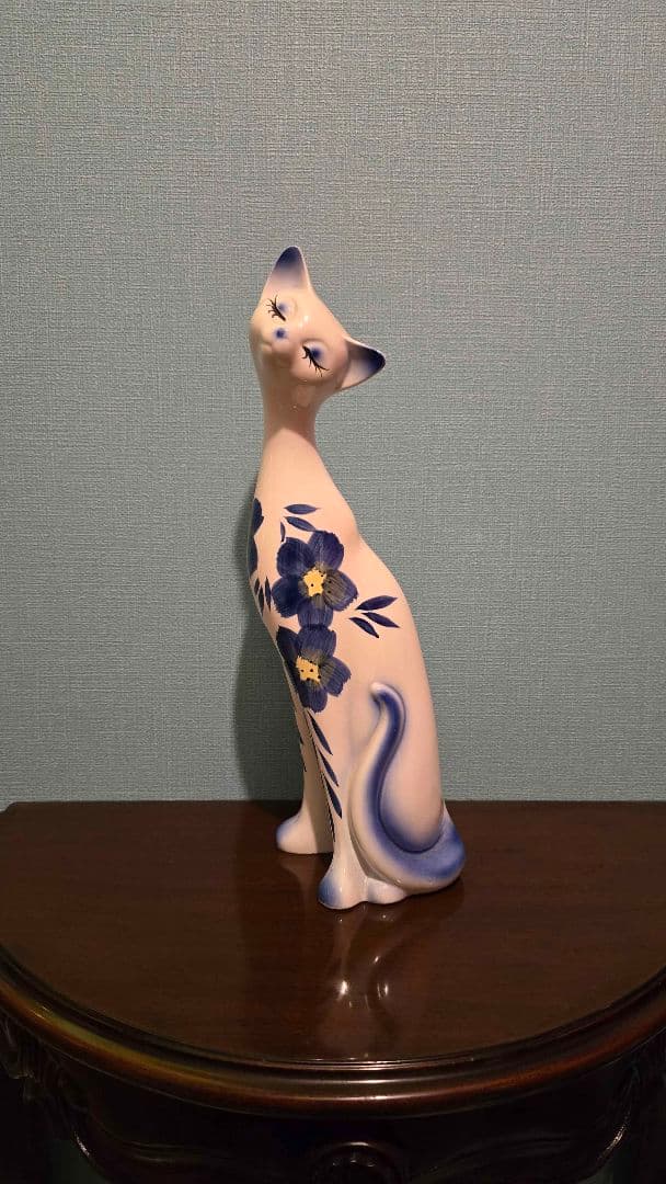 ネコの陶器の置物 青 花 2体セット