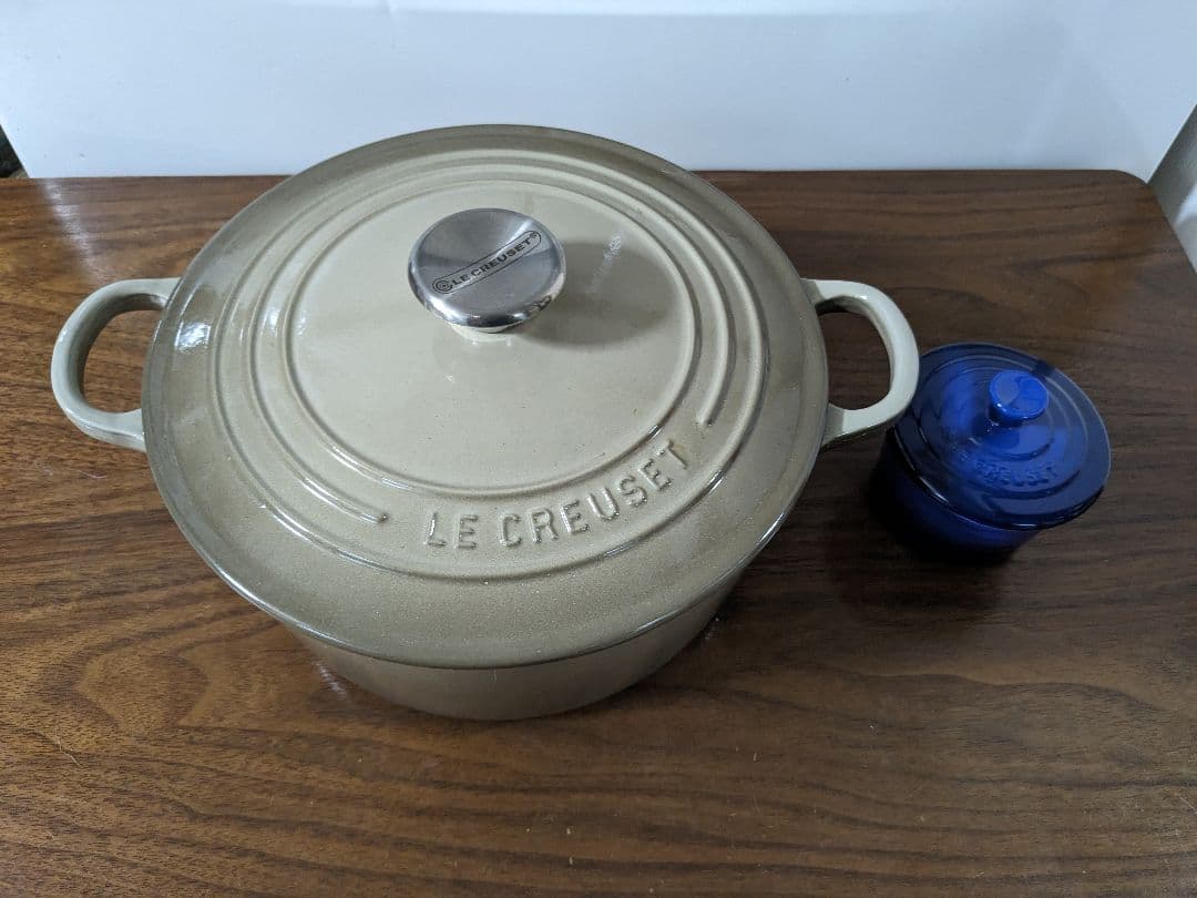 LE CREUSET 鍋（両手鍋22cm）とココットのセット