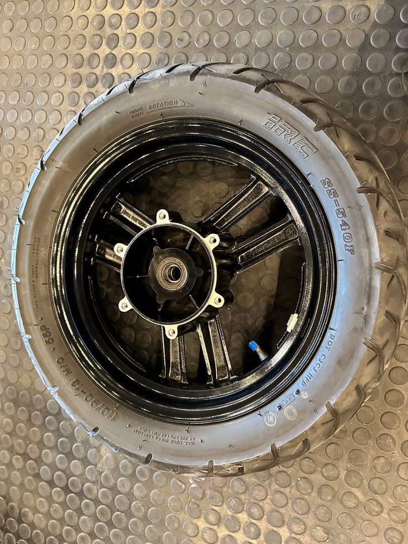 4D9マジェスティ 純正 フロントタイヤ ホイール SG20J