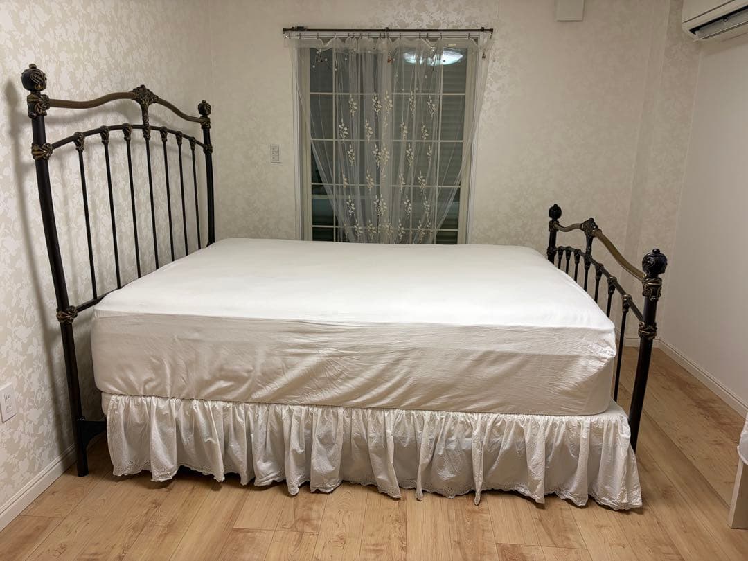 アイアン製ダブルワイドベッドフレーム ブラックゴールド