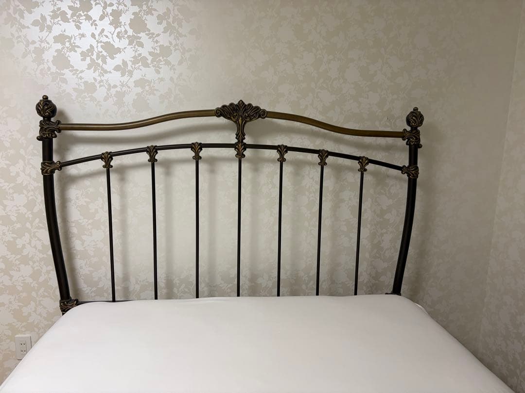 アイアン製ダブルワイドベッドフレーム ブラックゴールド