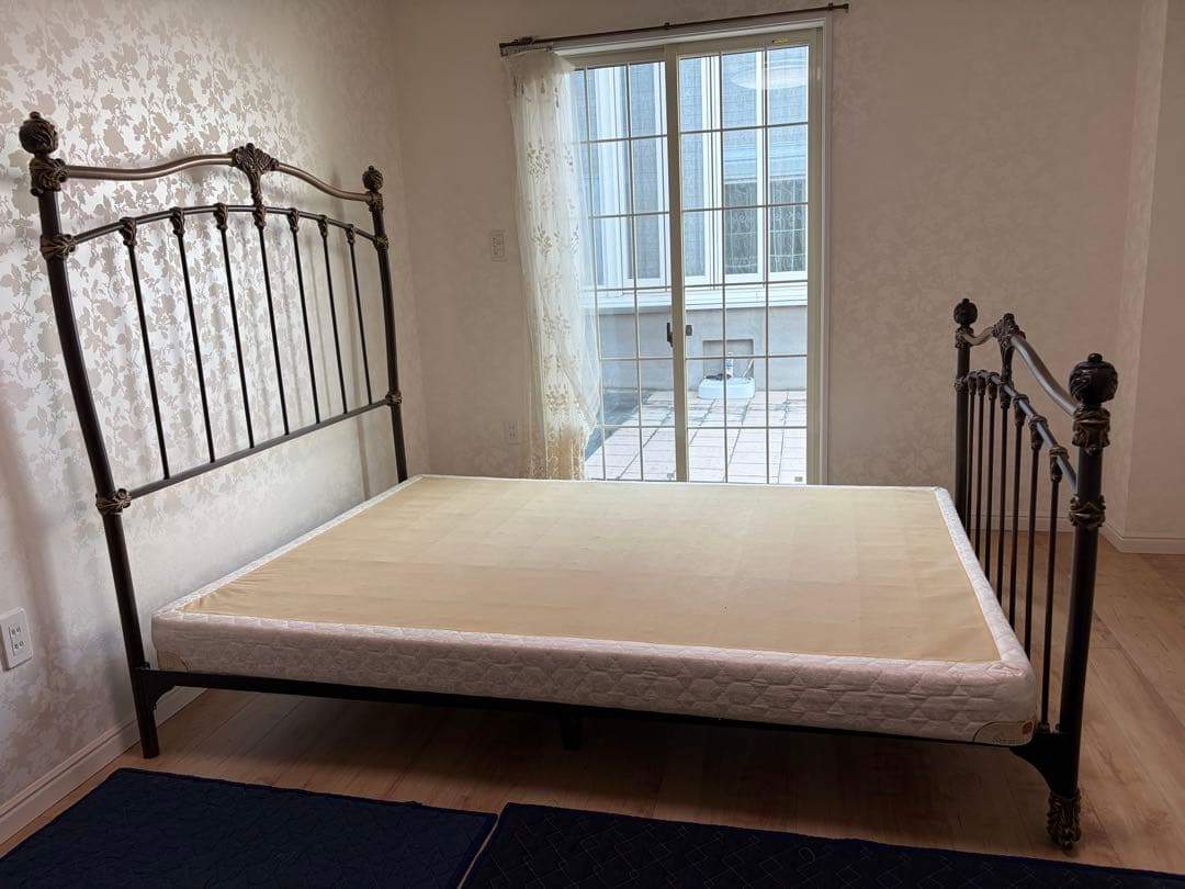 アイアン製ダブルワイドベッドフレーム ブラックゴールド