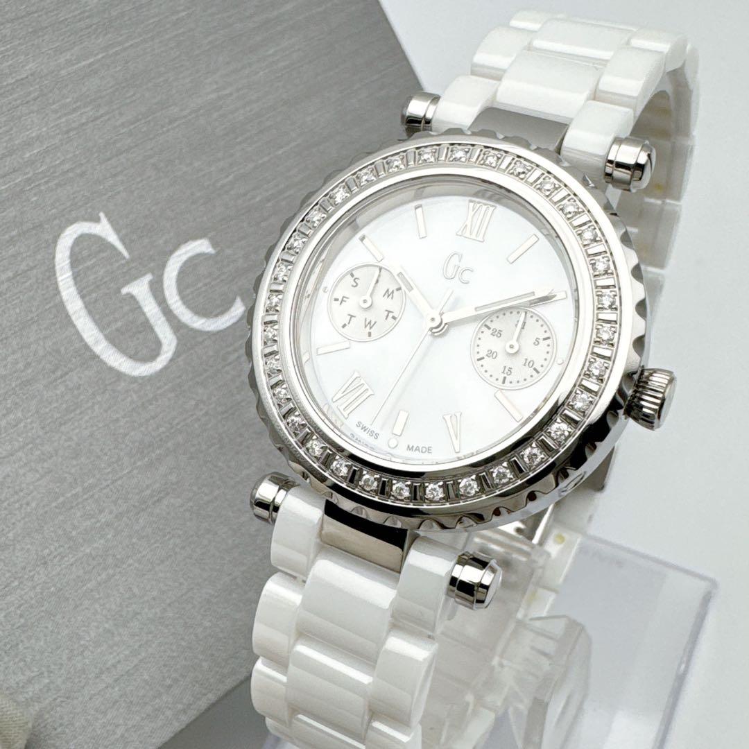 GC 32Pダイヤ セラミック パール文字盤 ダブルカレンダー ホワイト　腕時計
