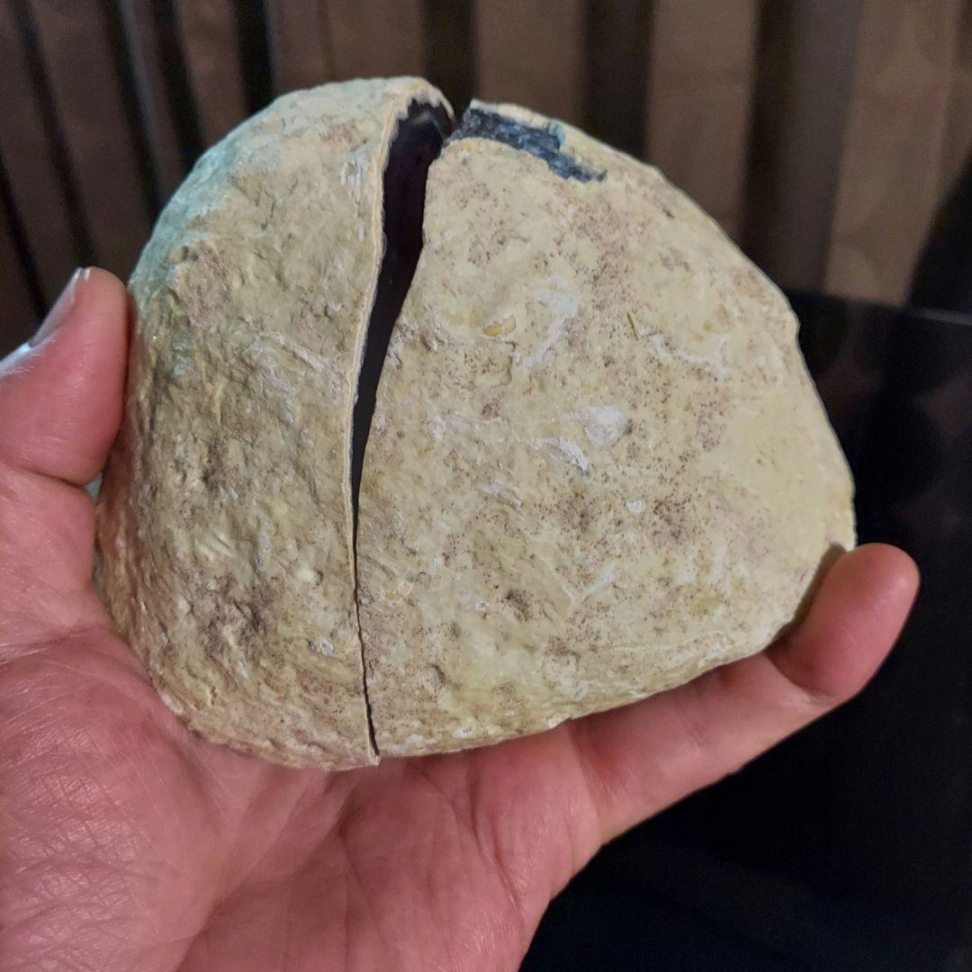 総重量およそ２キロ！　トレジャーメノー笑口 ペア 原石　240