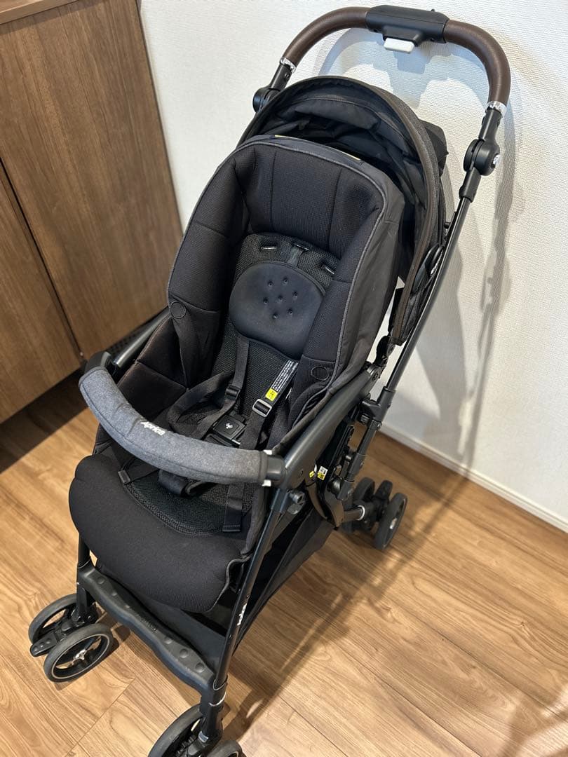 Aprica ラクーナクッションフリープラス グレー　2022年モデル