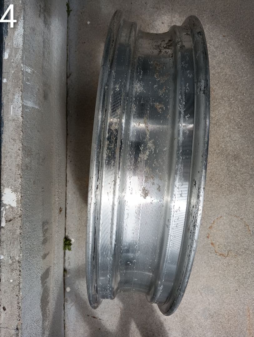 ゼファー400ホイール