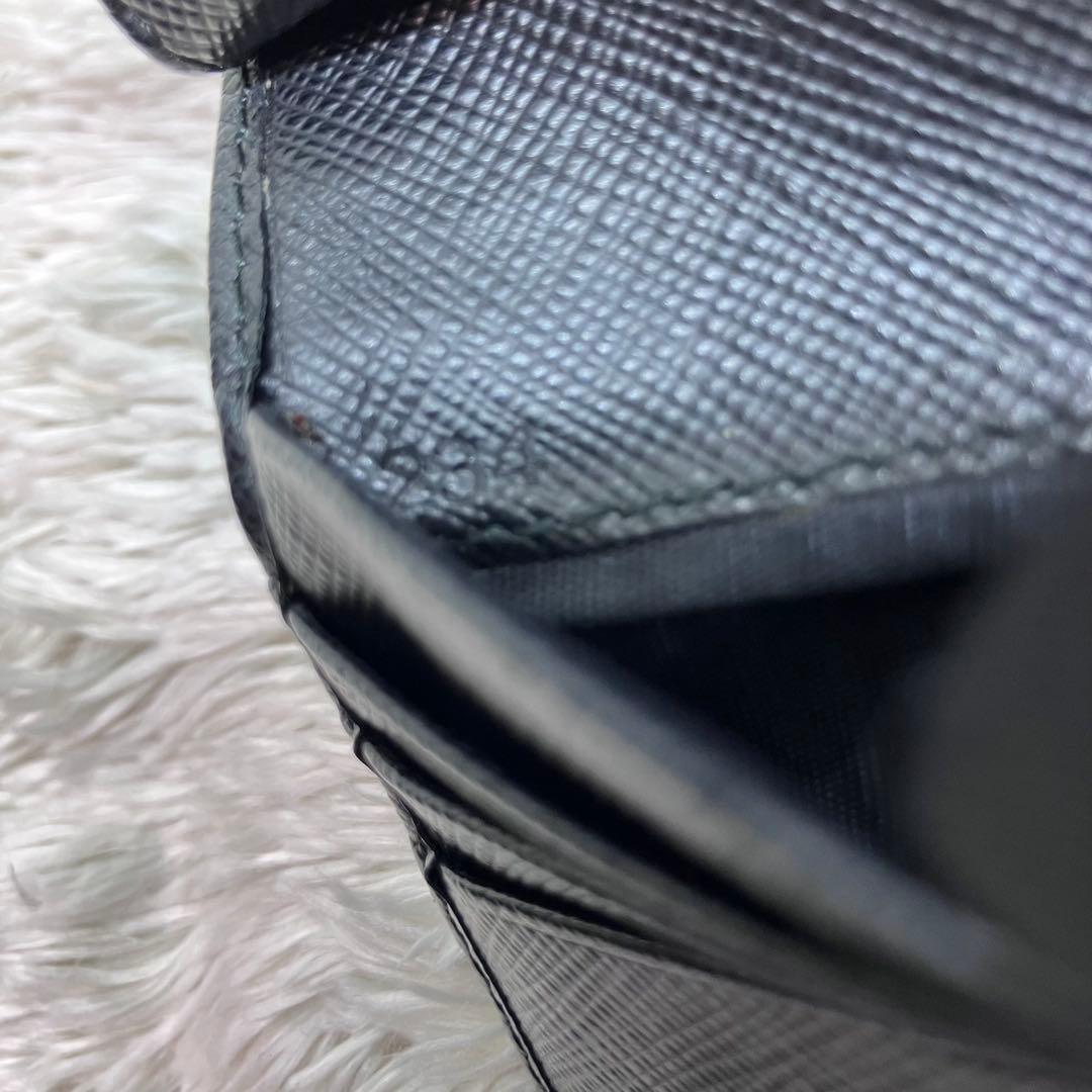 現行美品✨PRADA サフィアーノ メタルロゴ 二つ折り財布 フラップ ブラック