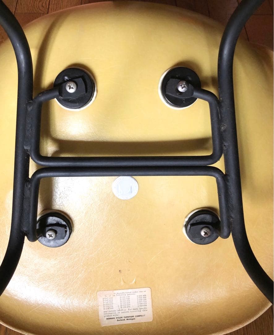 ハーマンミラー社製 イームズサイドシェルチェア