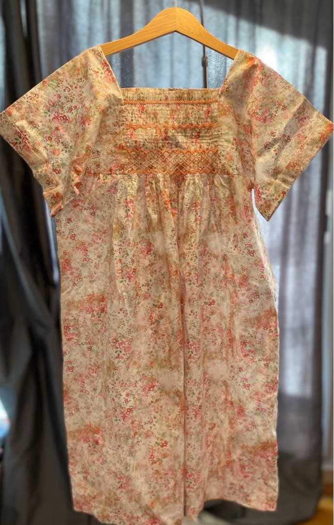 ボンポワン　リバティー　スモッキング　ワンピース