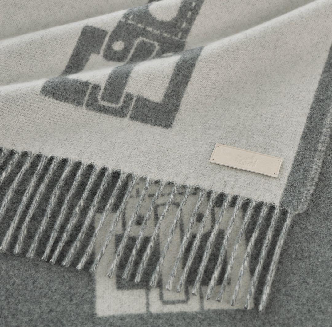 新品　現行品　エルメス　HERMES カシミアマフラー《サングル》