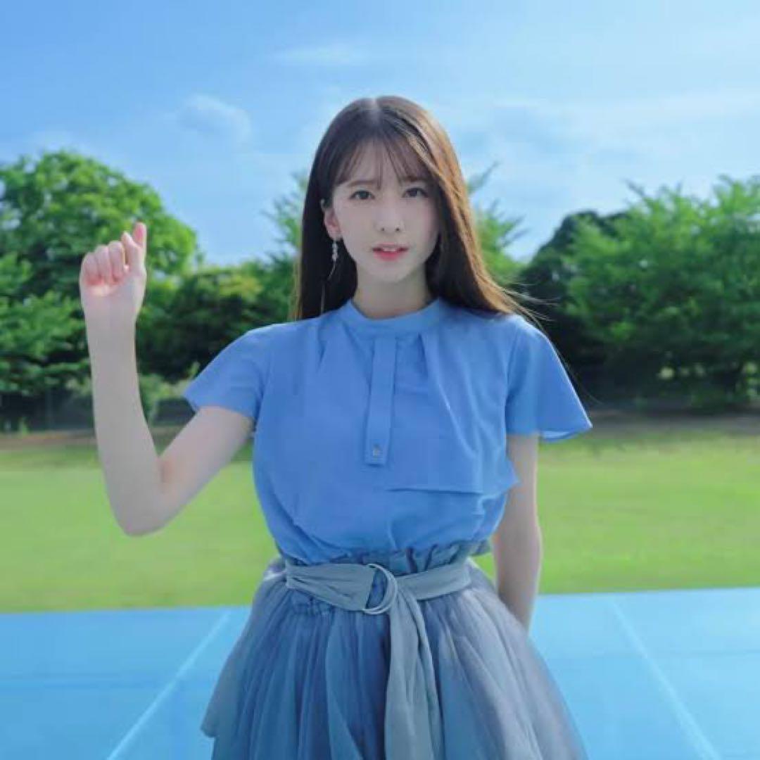 UNITED TOKYO フレアスリーブスムーストップス 水色　乃木坂46