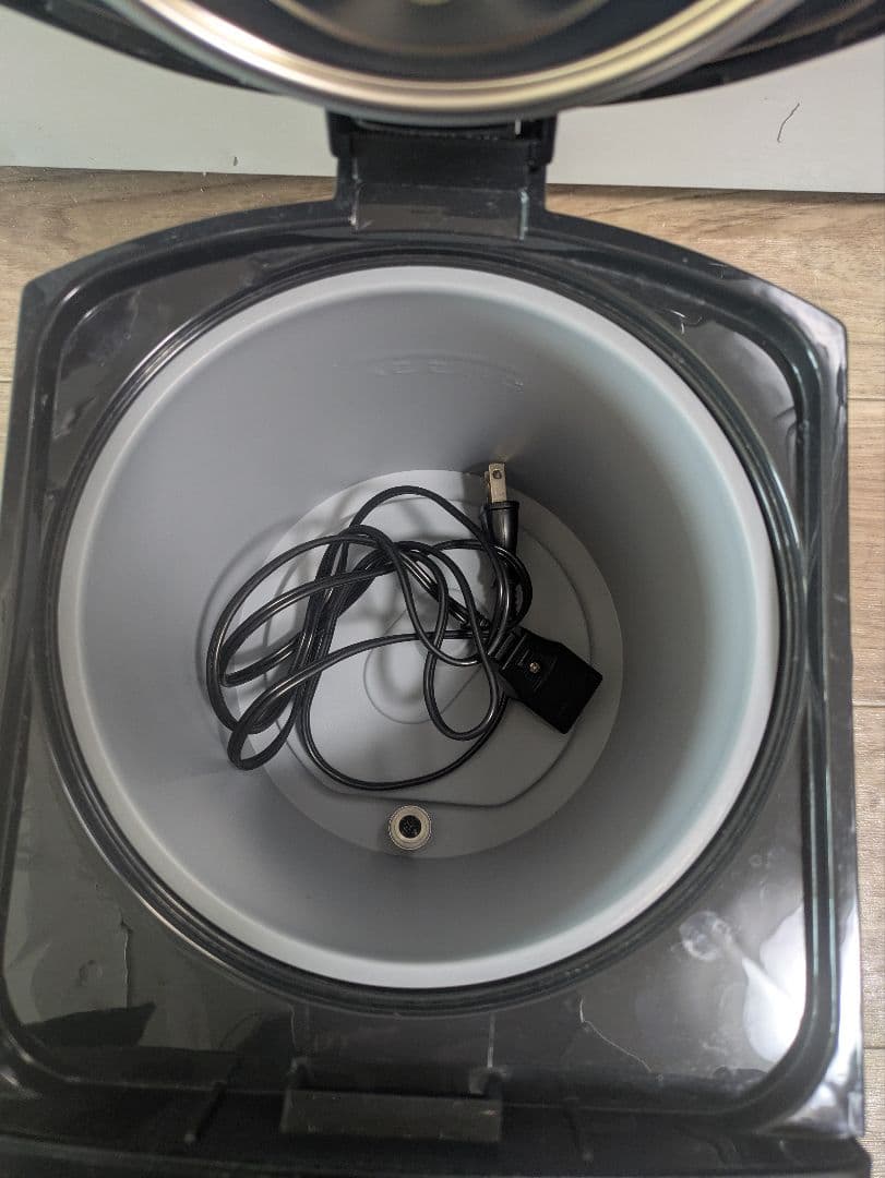 アイリスオーヤマ　ジャーポット黒