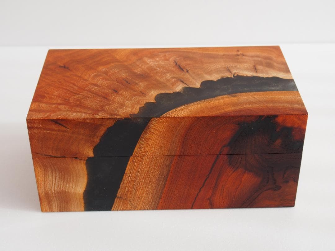 極上杢の欅とレジンの高級木箱