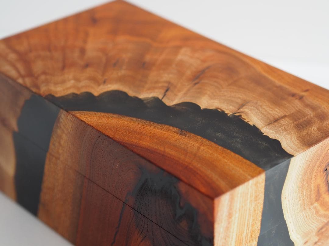 極上杢の欅とレジンの高級木箱