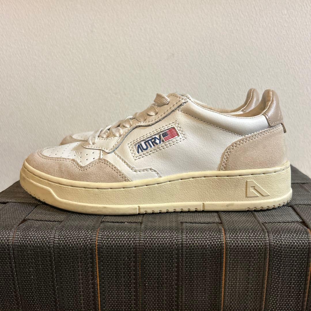 AUTRY MEDALIST LOW ホワイト×ベージュ