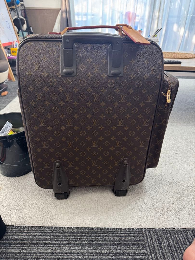 LOUIS VUITTON キャリーケース