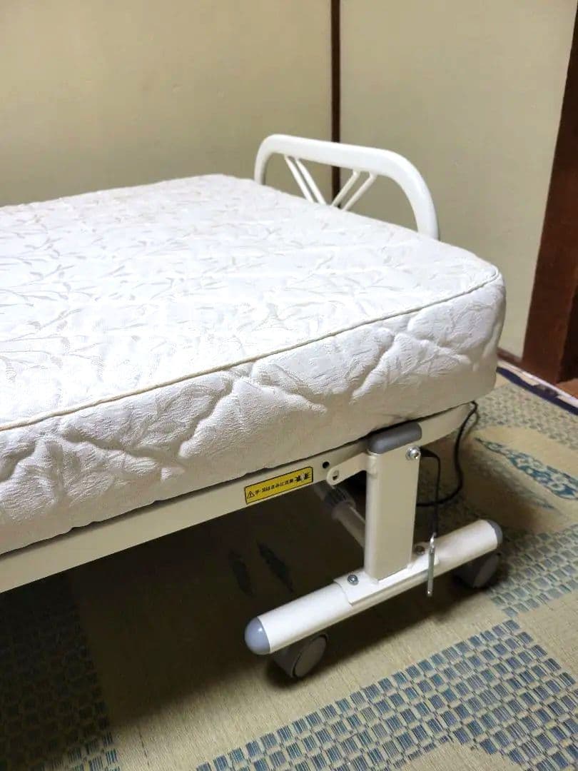 折りたたみ電動ベッド / シングルサイズ / ホワイト