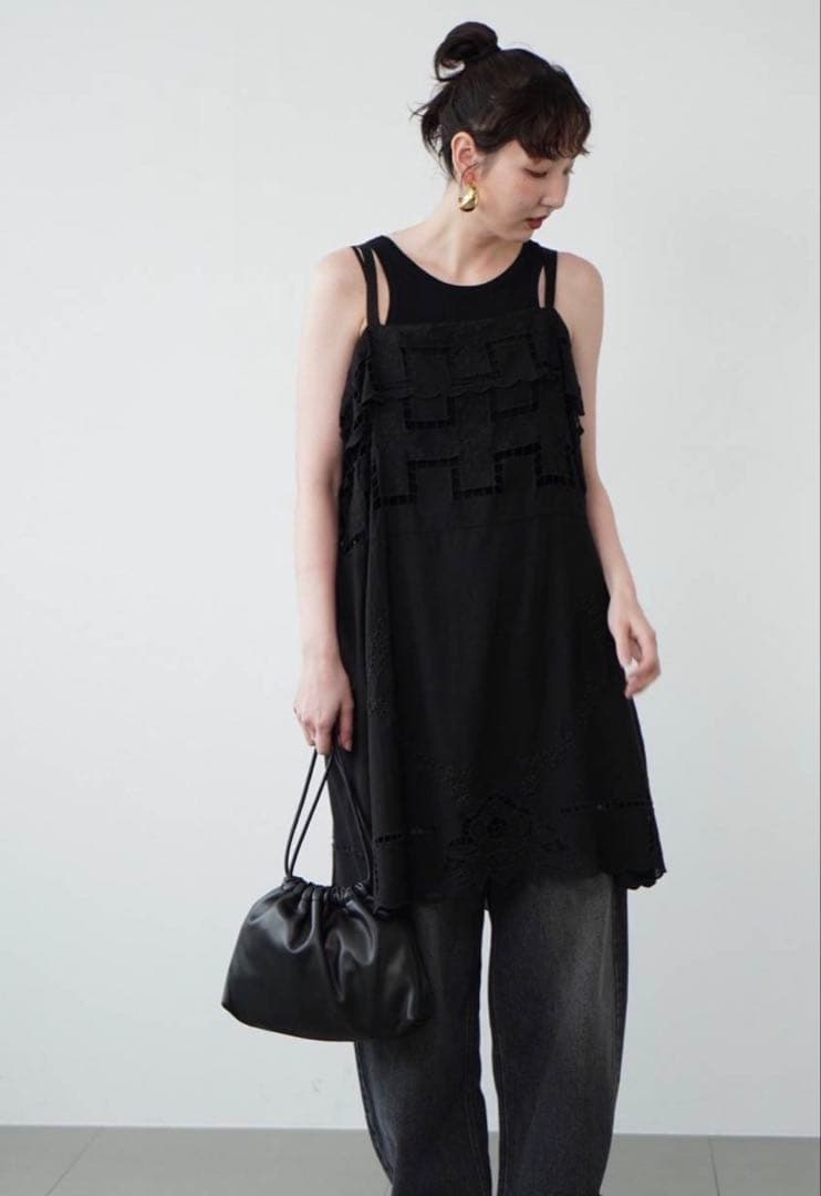 Curensology⭐︎ カットワーククロスブラウス