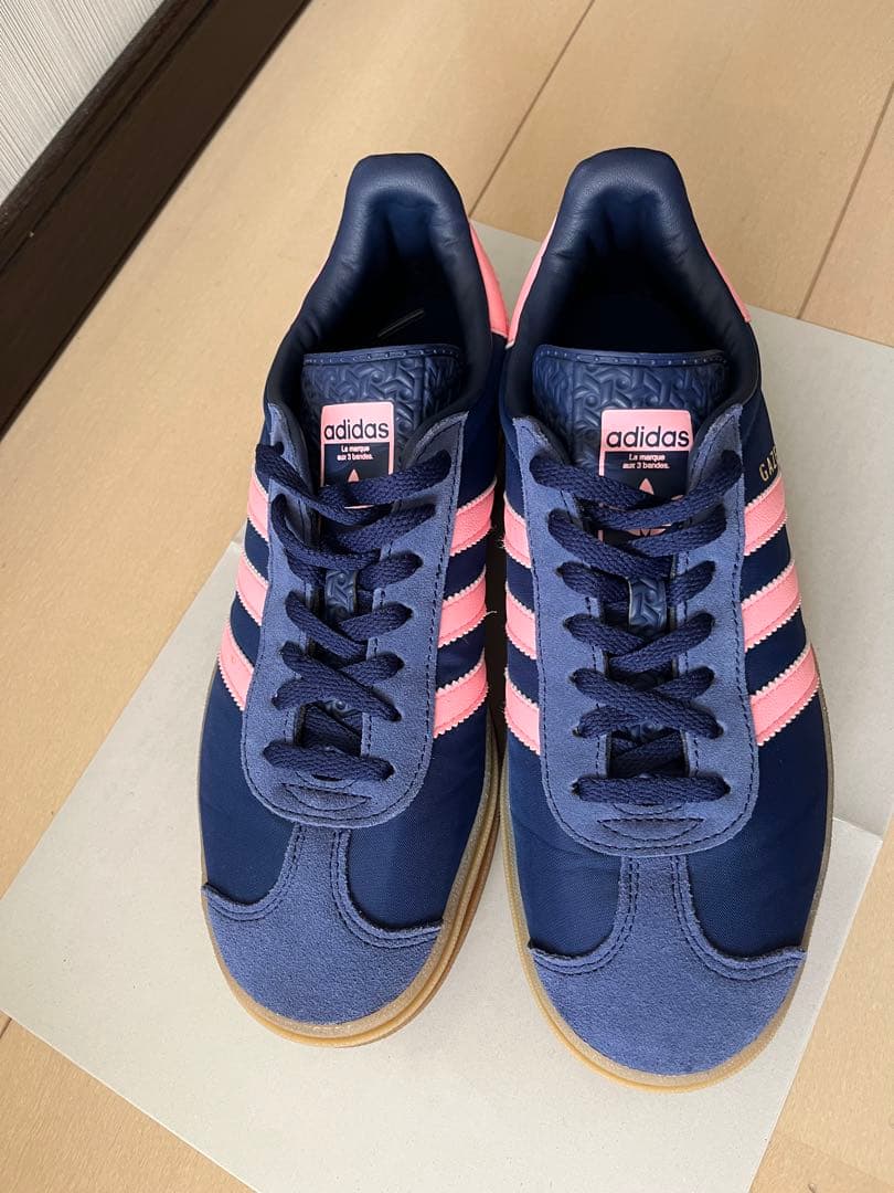 靴 adidas gazelle bold 24cm