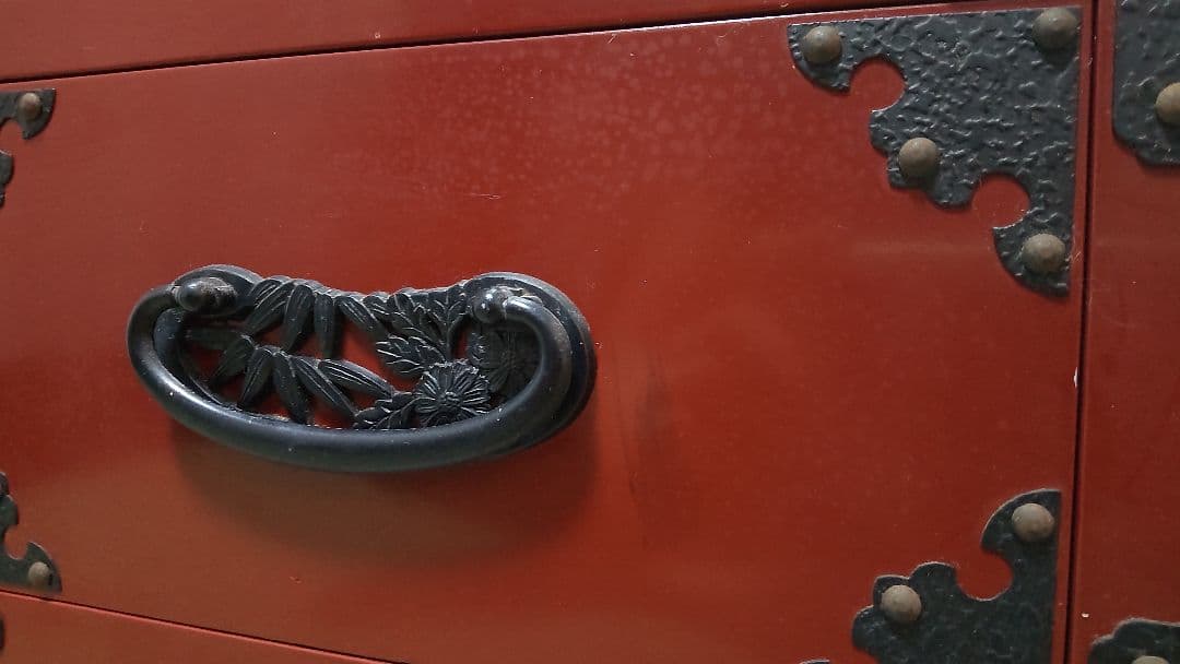 仙台箪笥 和箪笥 アンティーク 茶棚 南蛮 漆 朱色 木製 民芸 鉄金具 大型
