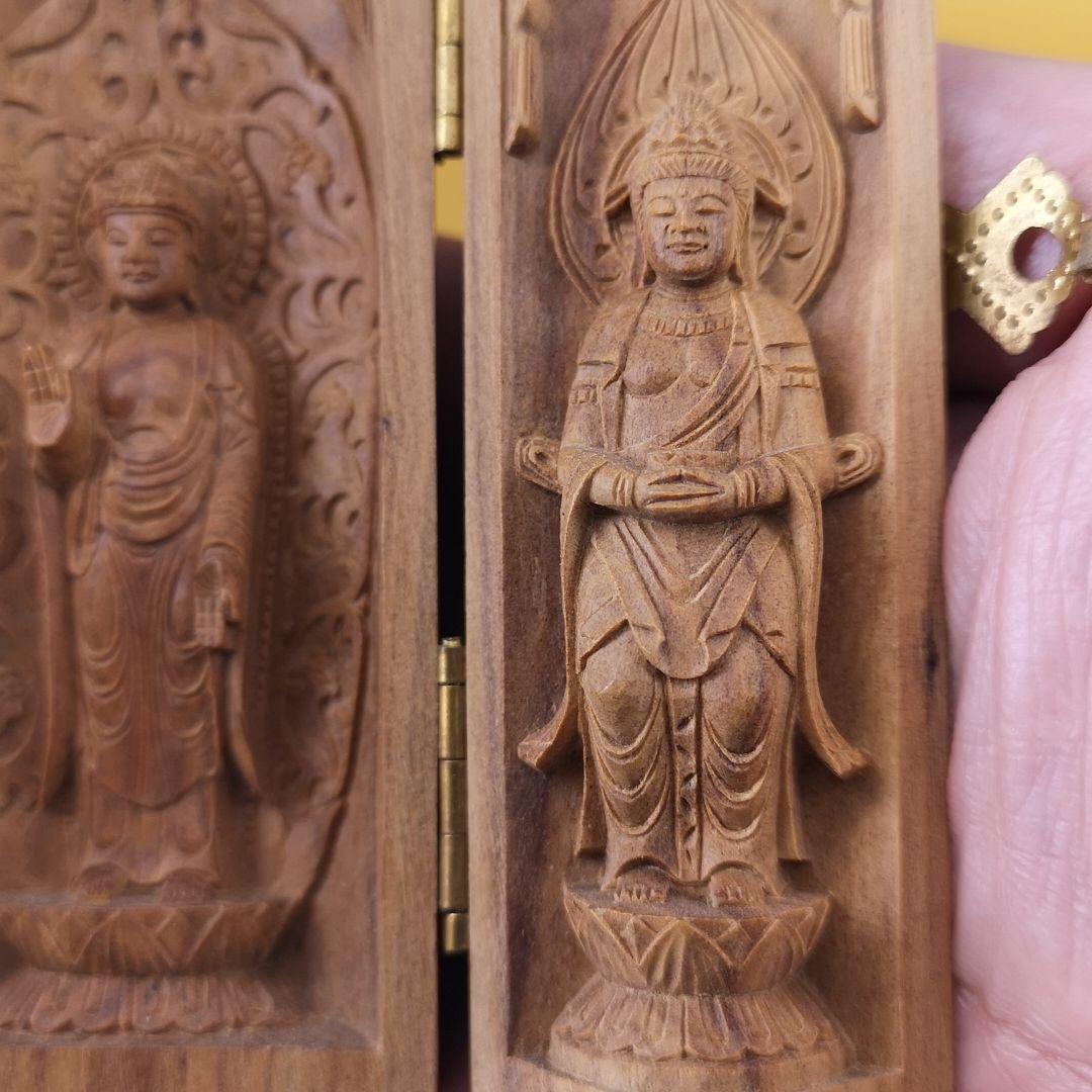 インド老山白檀ミニ精細彫刻西方三聖三開仏(高さ約7cm)