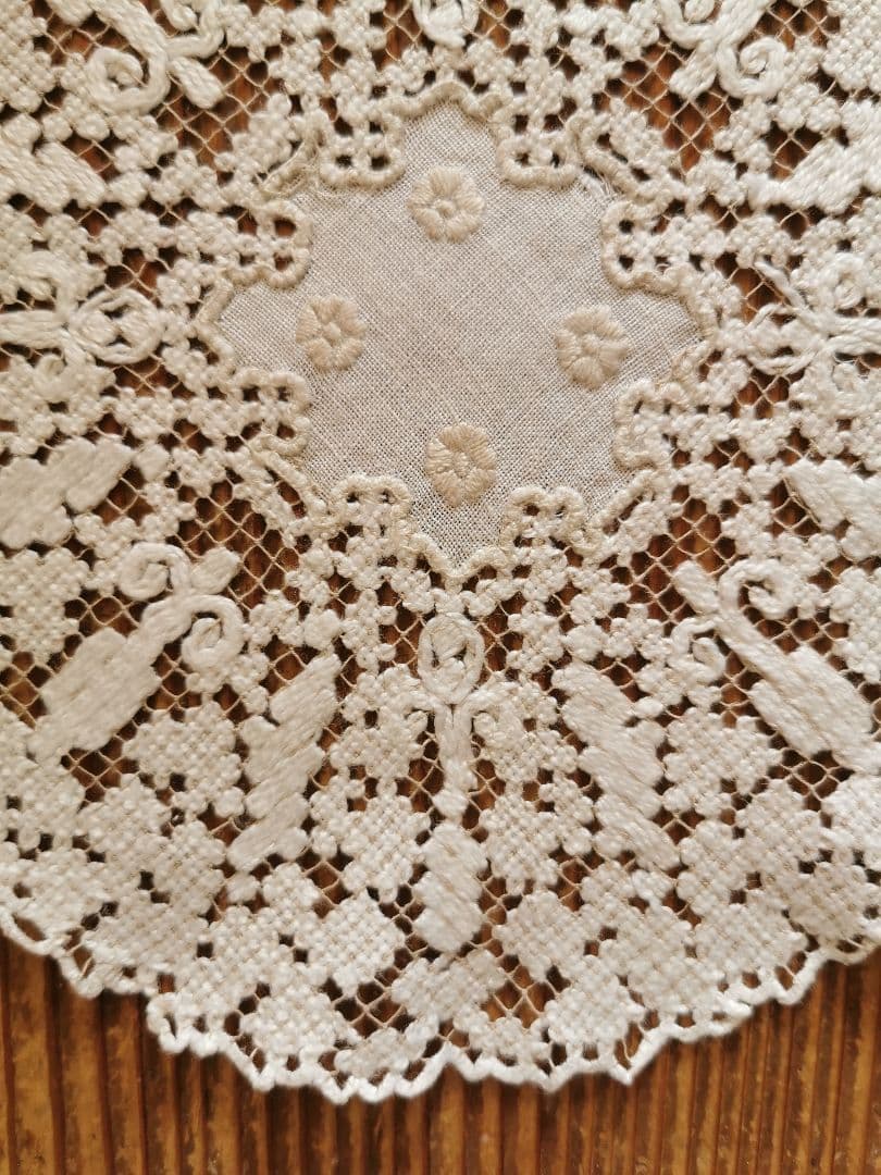アンティークイタリア ノッテドメッシュ 男女の輪 ニードルワーク リネンドイリー