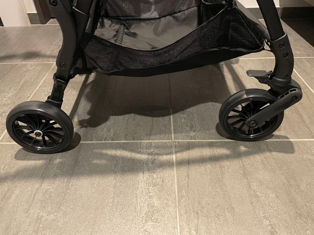 【超美品（使用４回）】コンビ ベビーカー　THE S Go エッグショック