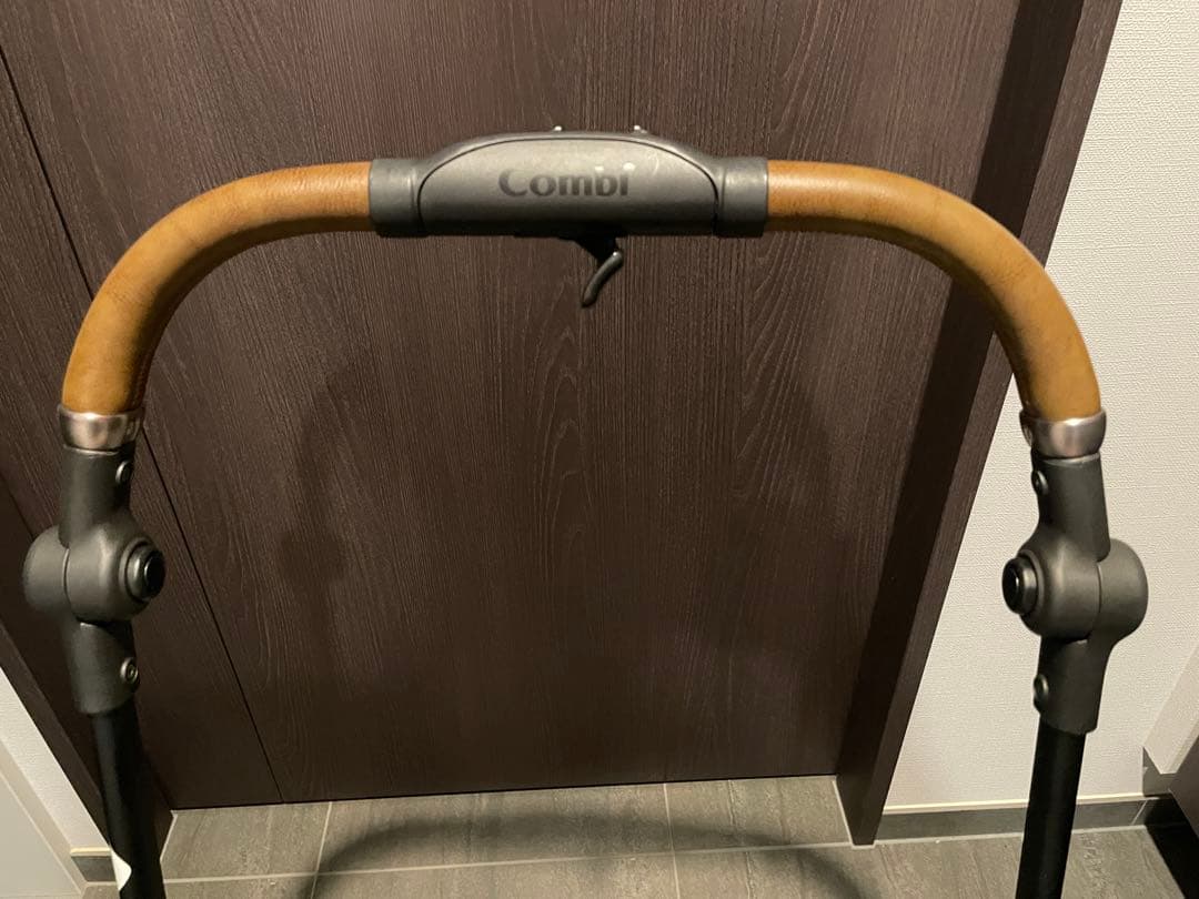 【超美品（使用４回）】コンビ ベビーカー　THE S Go エッグショック