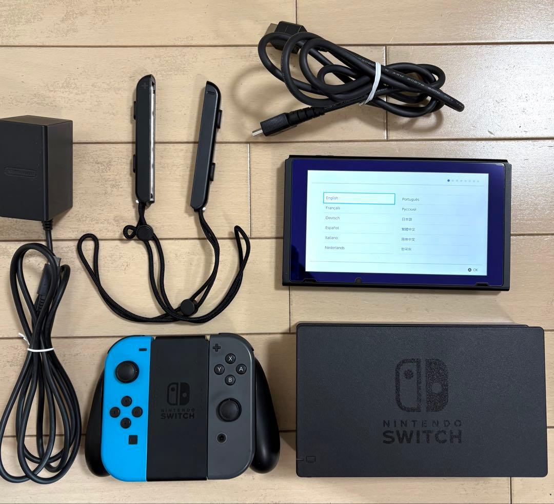 ア*イ様 Nintendo Switch 本体 青/黒 Joy-Con付き